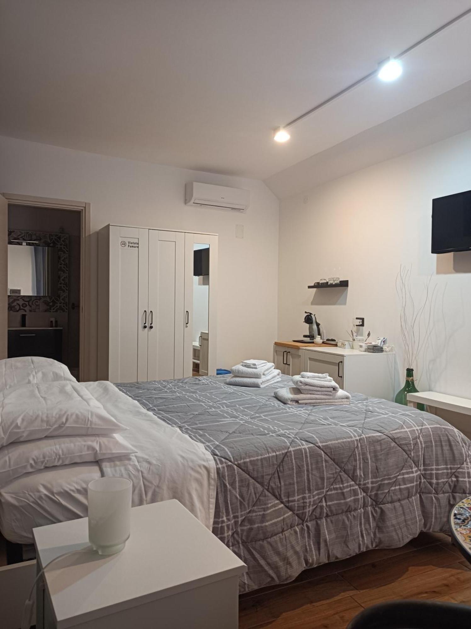 La Jacaranda Rooms Taormina Bilik gambar